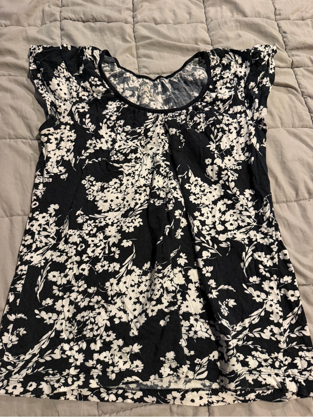GAP Black and White Floral Scoop Neck Short Sleeve Tee
